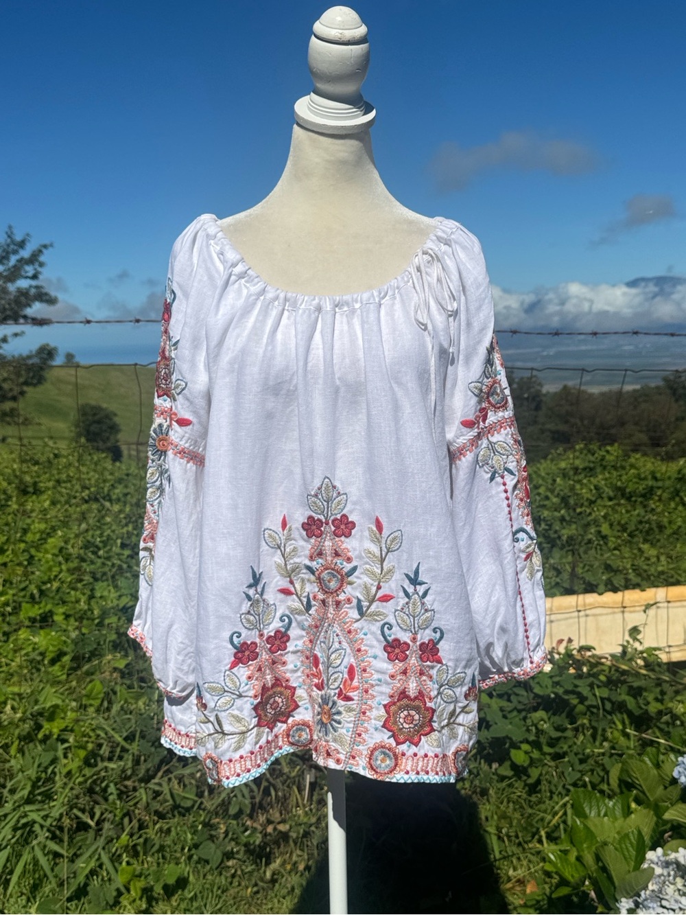 Johnny Was white linen, embroidered peasant blouse long sleeve festival small